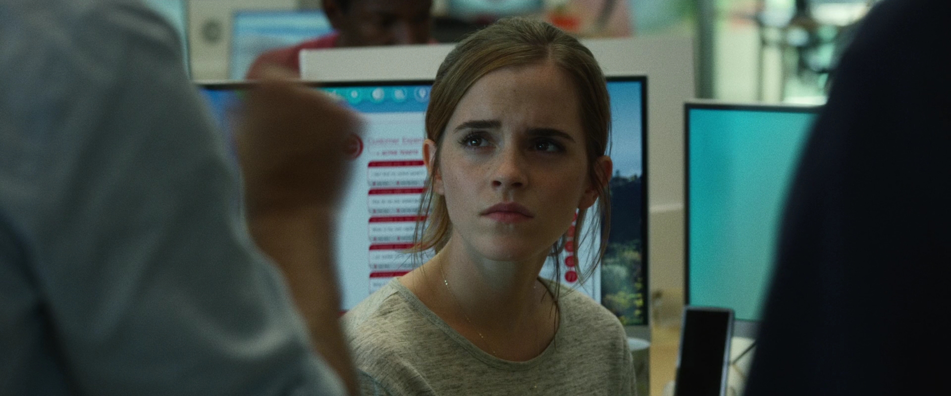EmmaWatsonFan-dot-nl_TheCircle1831.jpg