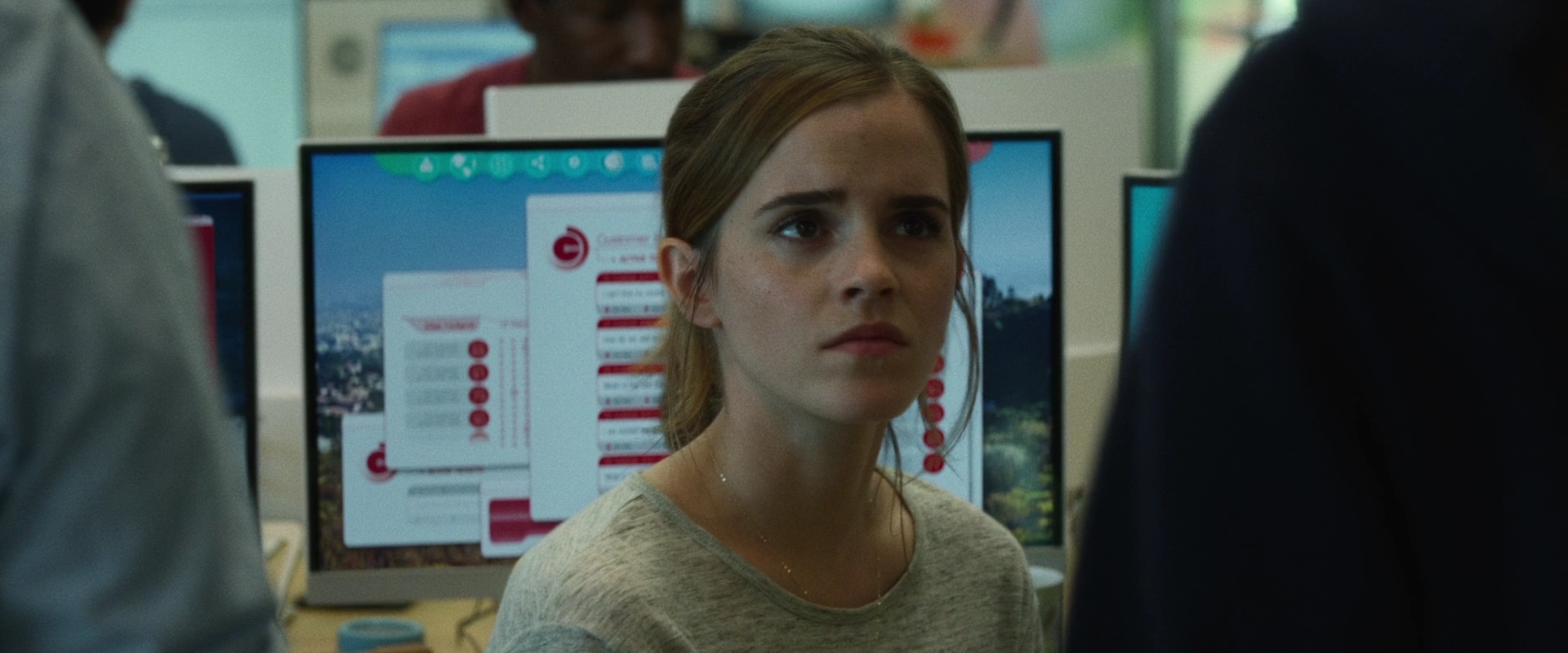 EmmaWatsonFan-dot-nl_TheCircle1832.jpg