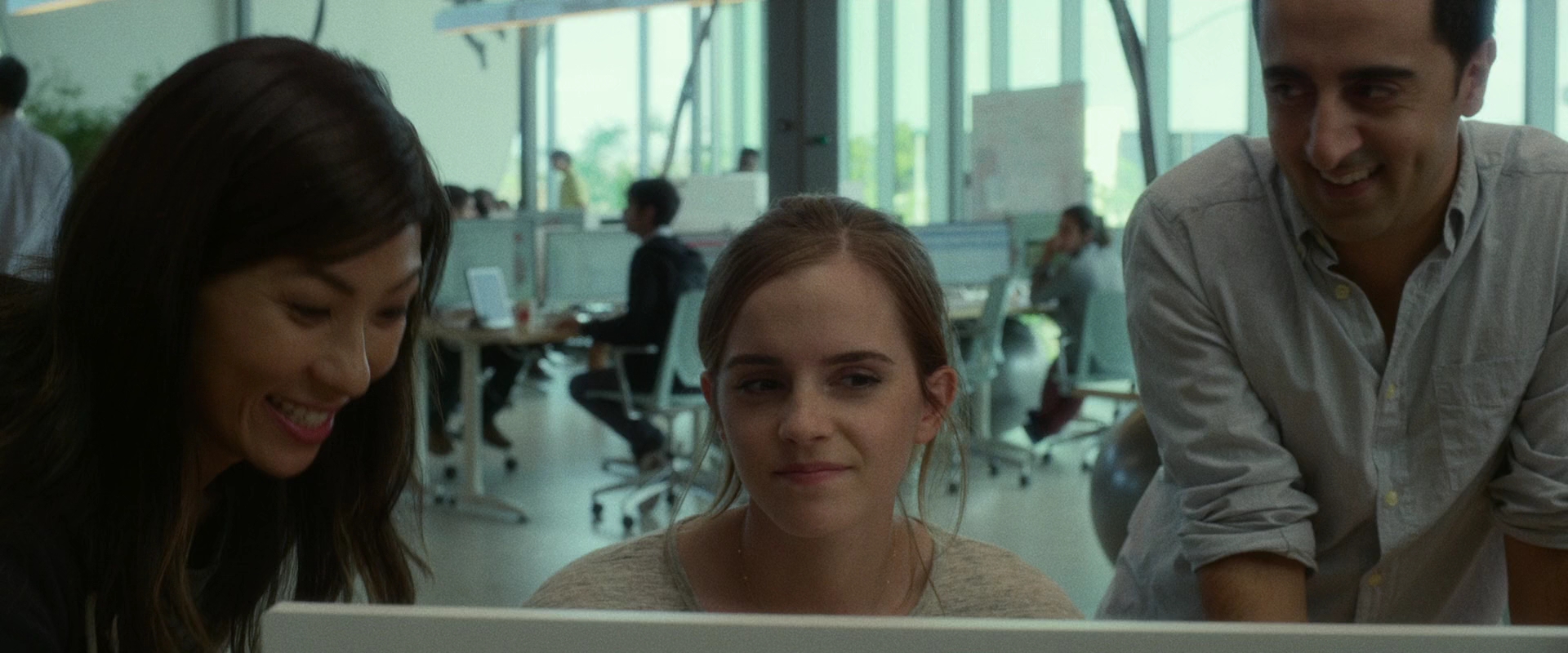 EmmaWatsonFan-dot-nl_TheCircle1835.jpg