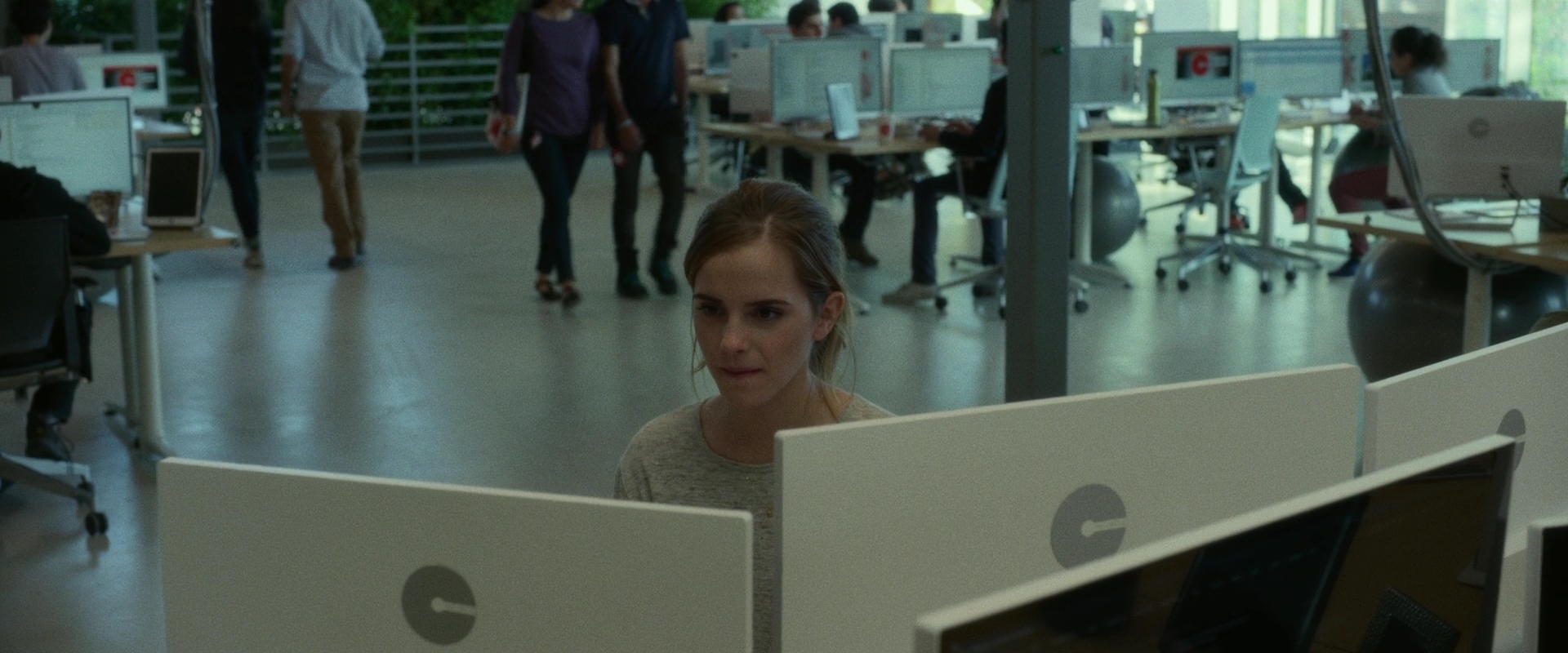EmmaWatsonFan-dot-nl_TheCircle1879.jpg