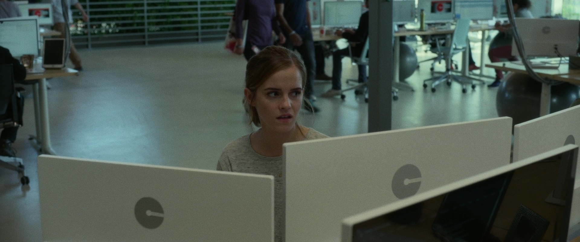 EmmaWatsonFan-dot-nl_TheCircle1880.jpg