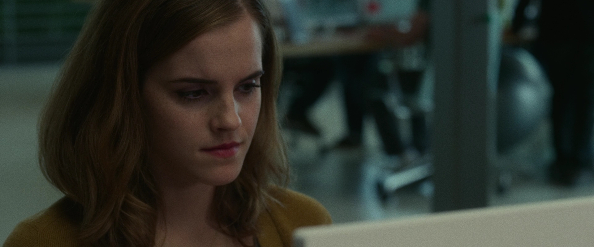 EmmaWatsonFan-dot-nl_TheCircle1970.jpg