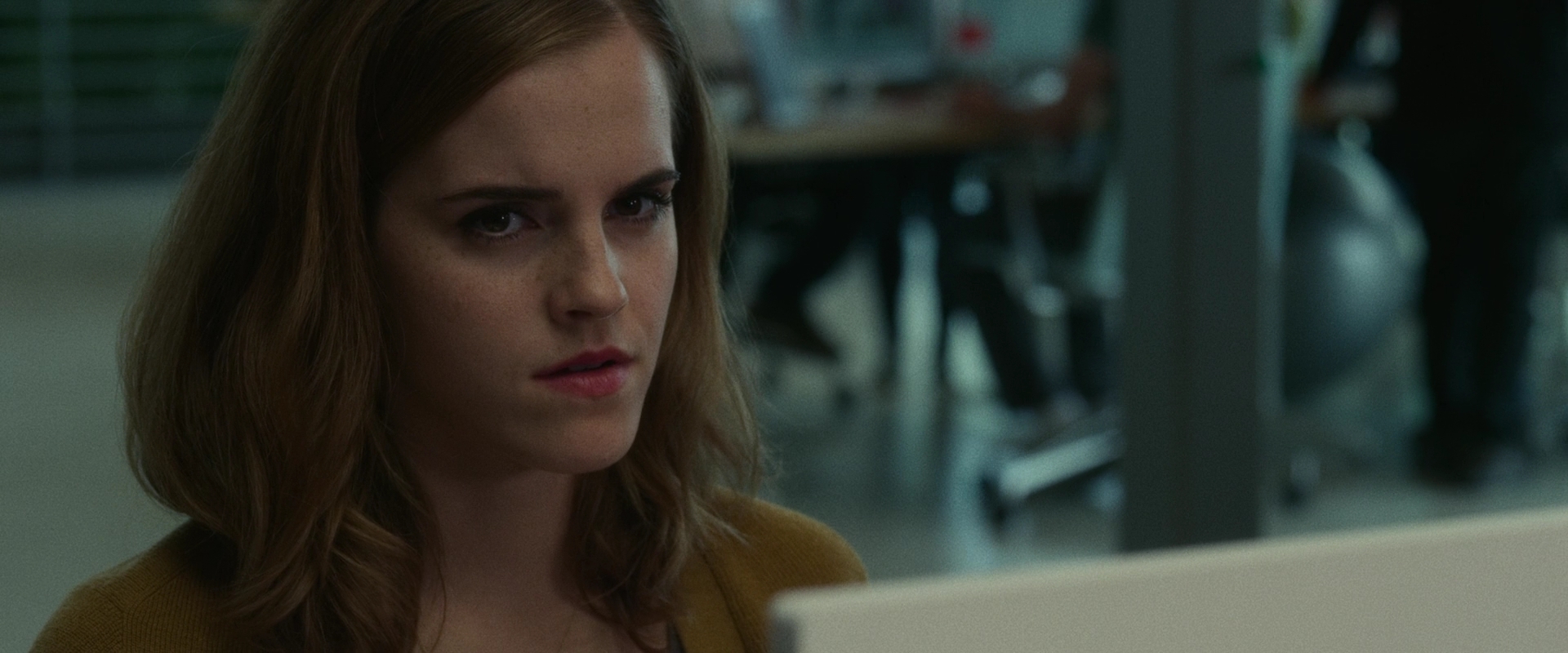 EmmaWatsonFan-dot-nl_TheCircle1973.jpg