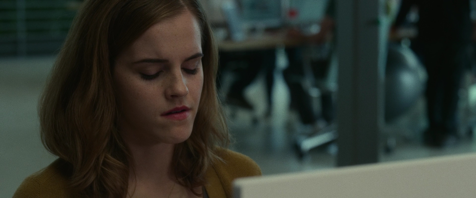 EmmaWatsonFan-dot-nl_TheCircle1974.jpg