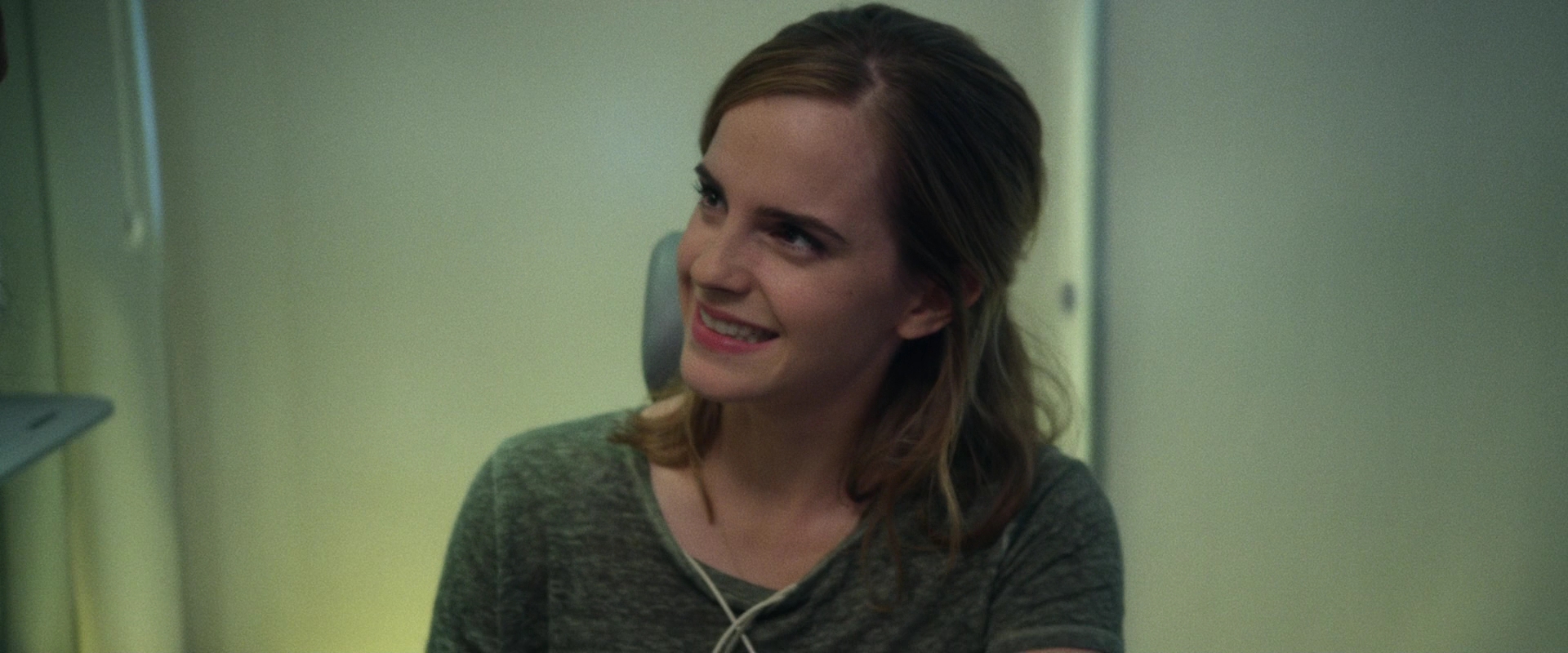 EmmaWatsonFan-dot-nl_TheCircle2039.jpg