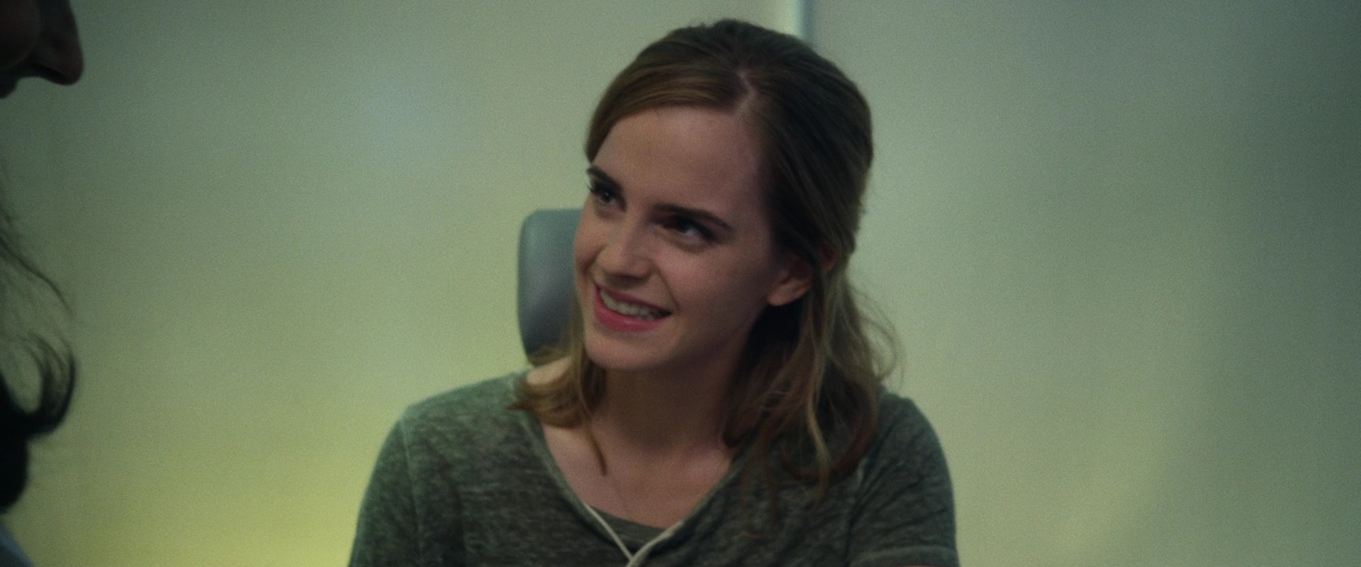 EmmaWatsonFan-dot-nl_TheCircle2040.jpg