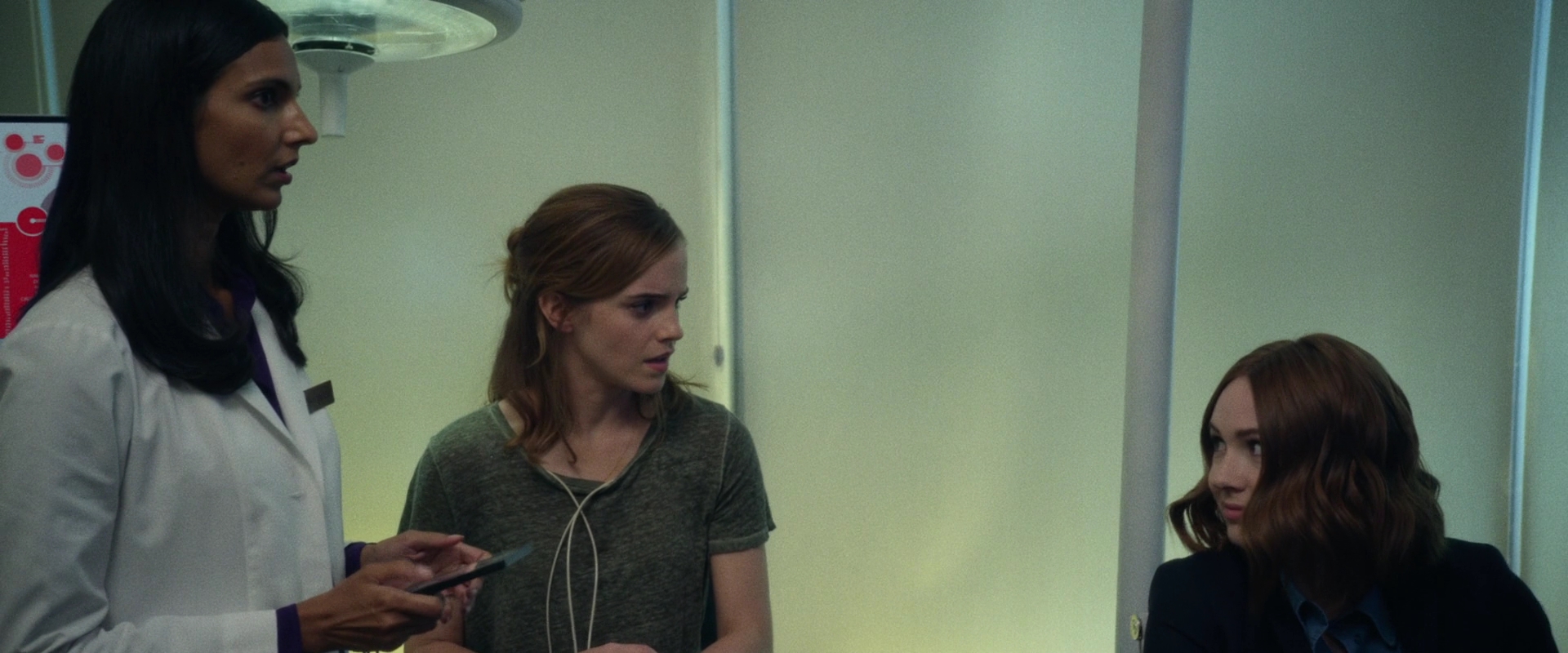 EmmaWatsonFan-dot-nl_TheCircle2062.jpg