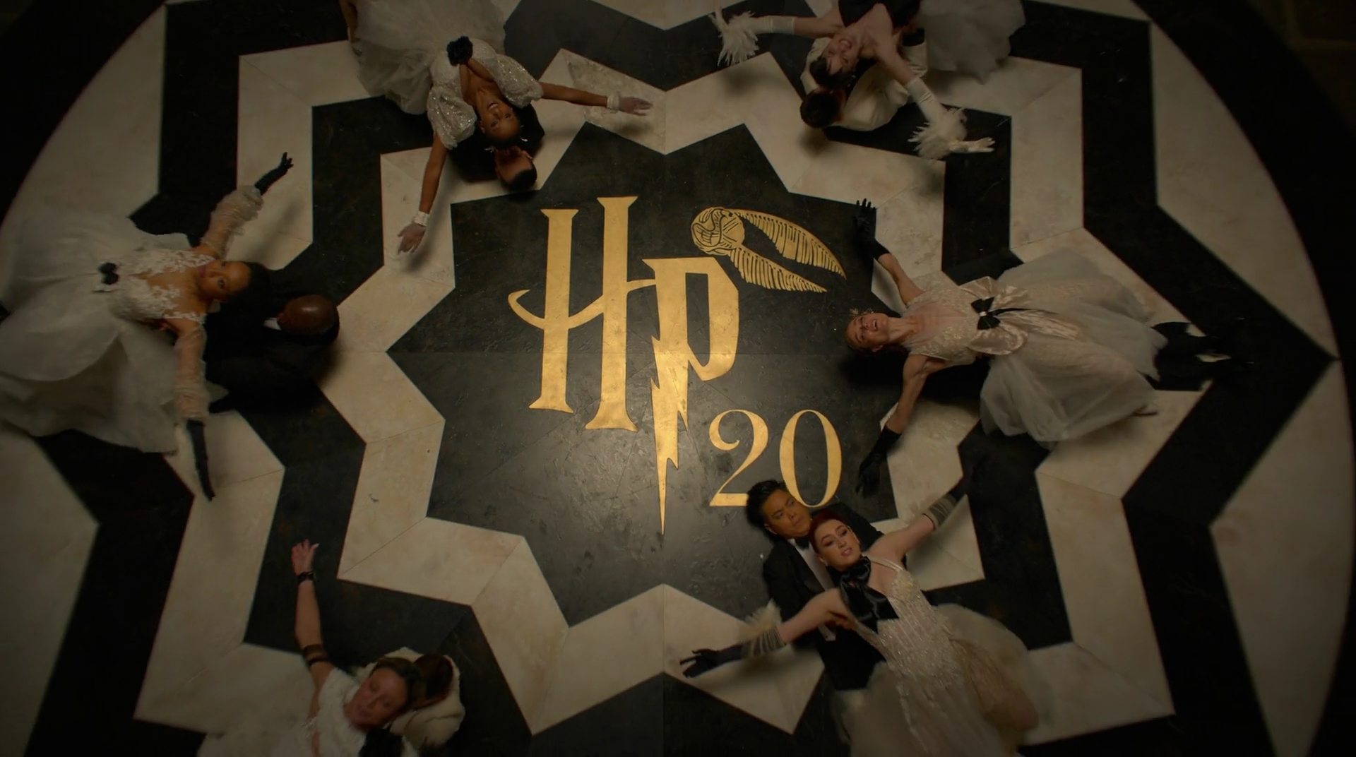 EmmaWatsonFan-dot-nl_HarryPotter-ReturnToHogwarts0156.jpg EmmaWatsonFan-dot-nl_HarryPotter-ReturnToHogwarts0156.jpg