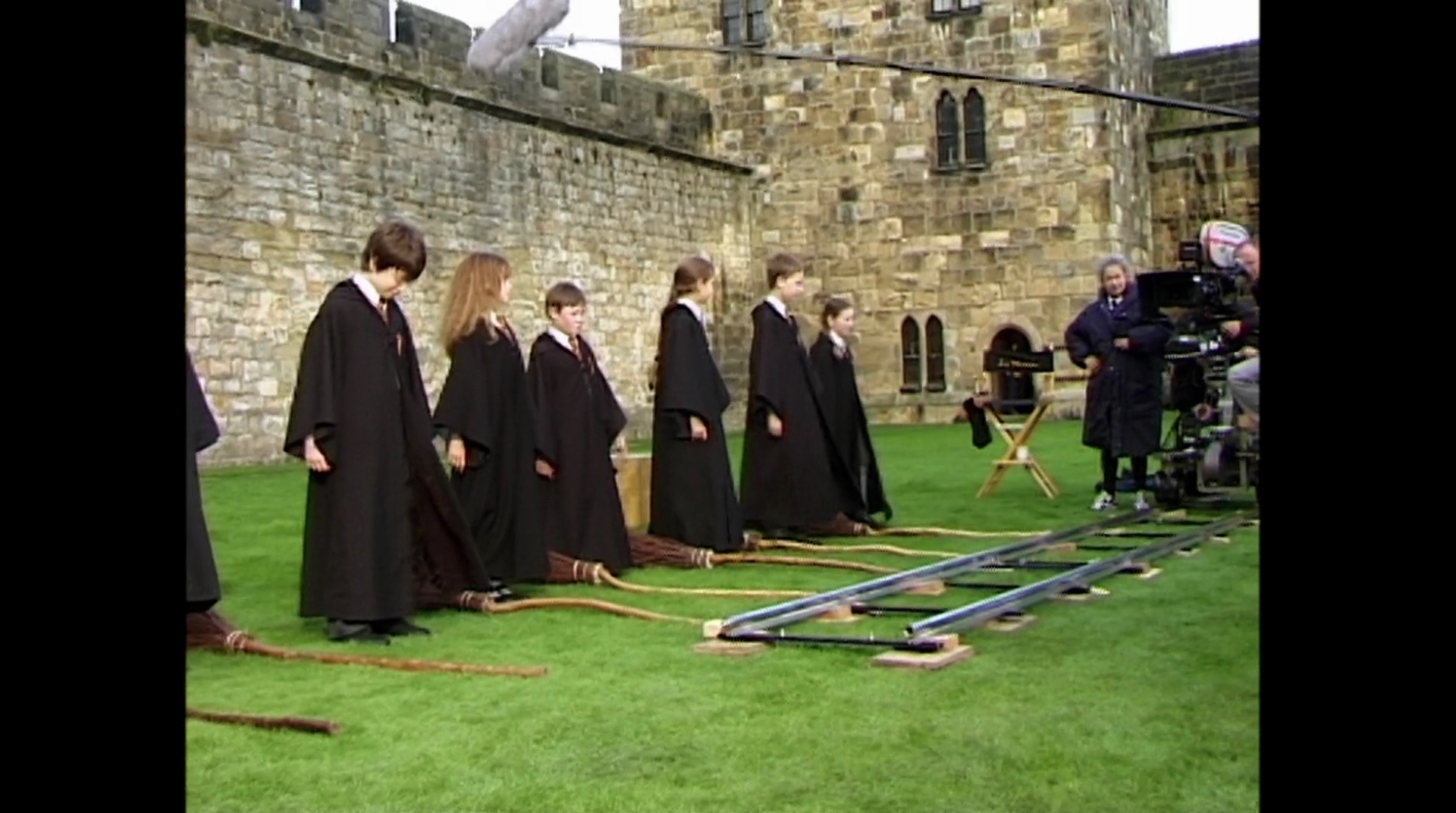 EmmaWatsonFan-dot-nl_HarryPotter-ReturnToHogwarts0804.jpg