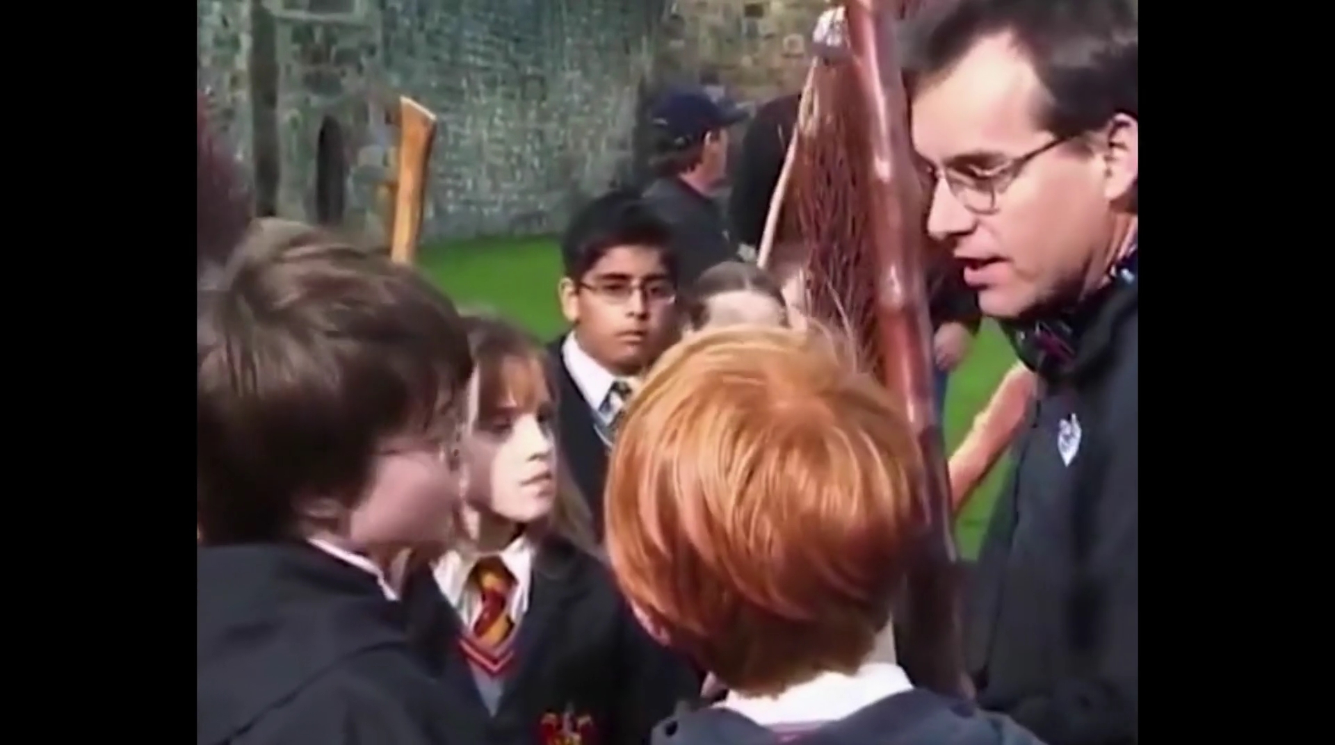 EmmaWatsonFan-dot-nl_HarryPotter-ReturnToHogwarts0815.jpg