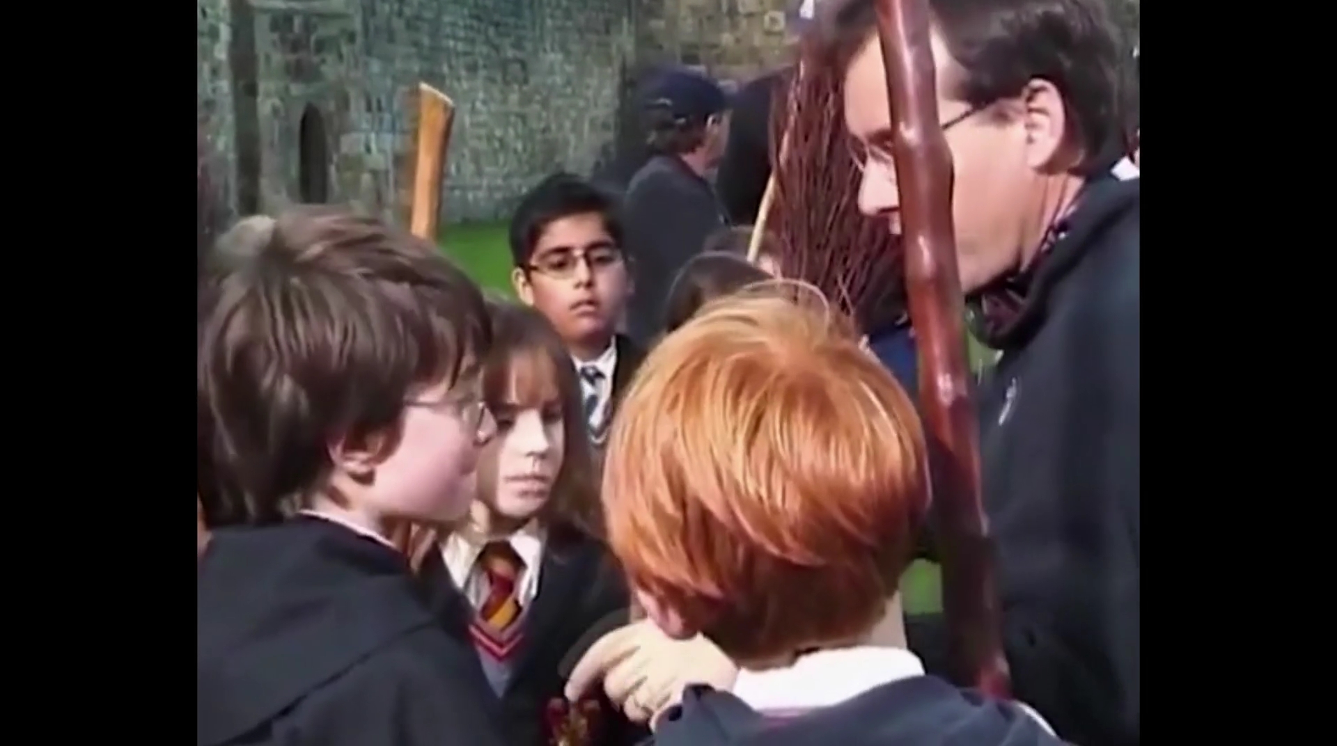 EmmaWatsonFan-dot-nl_HarryPotter-ReturnToHogwarts0817.jpg