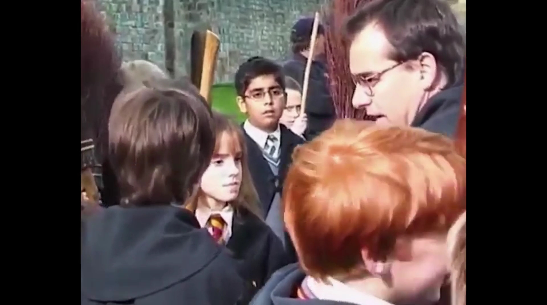 EmmaWatsonFan-dot-nl_HarryPotter-ReturnToHogwarts0822.jpg