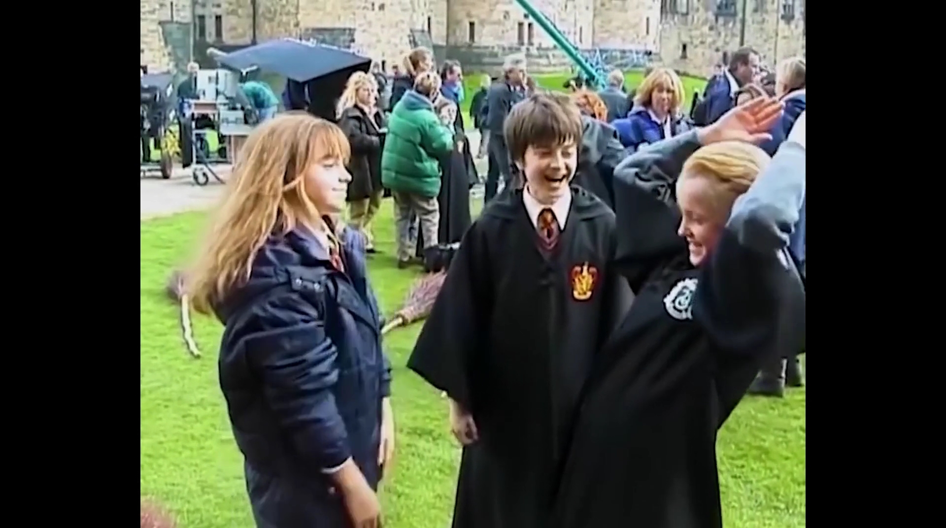 EmmaWatsonFan-dot-nl_HarryPotter-ReturnToHogwarts0862.jpg