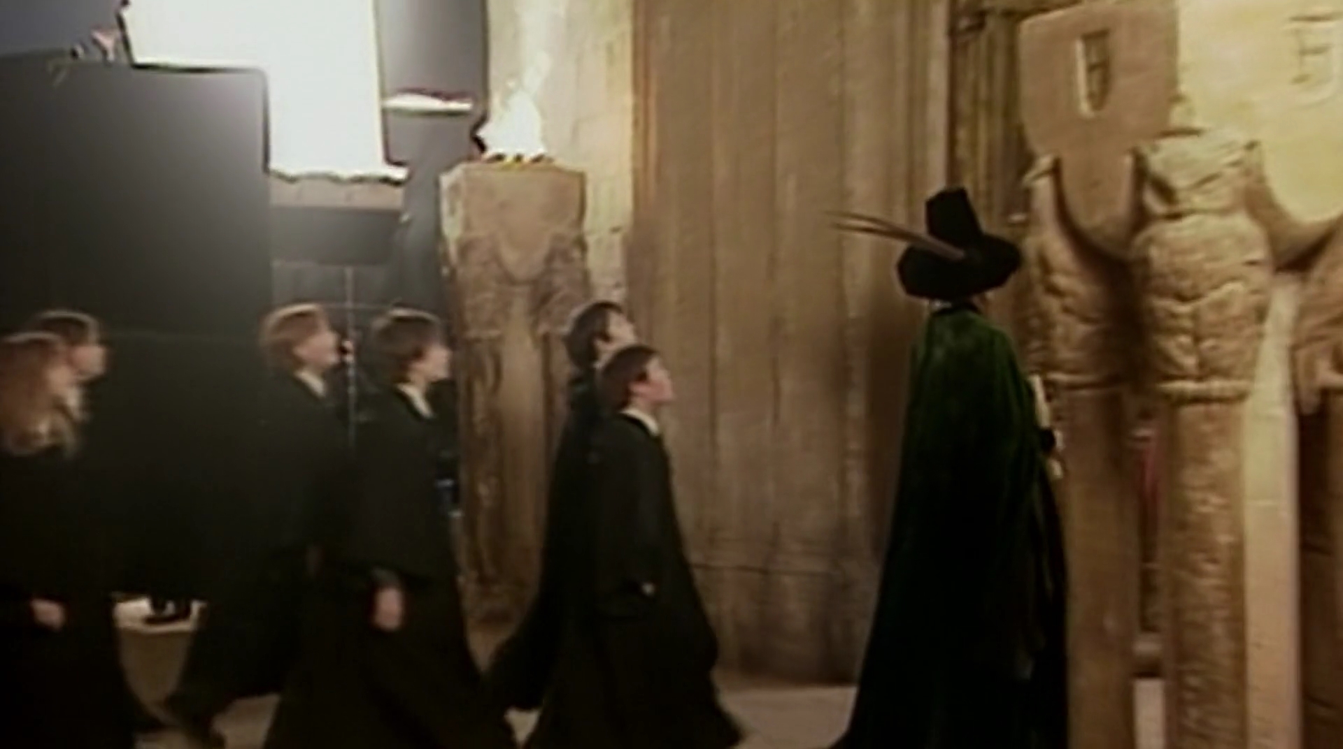 EmmaWatsonFan-dot-nl_HarryPotter-ReturnToHogwarts1153.jpg