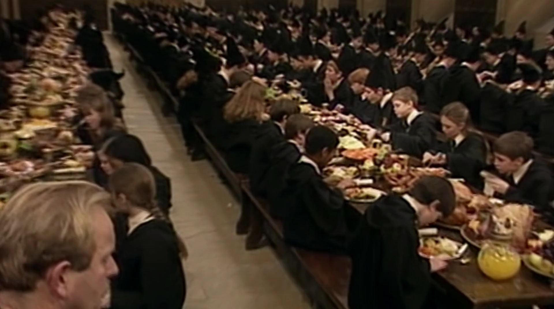EmmaWatsonFan-dot-nl_HarryPotter-ReturnToHogwarts1157.jpg