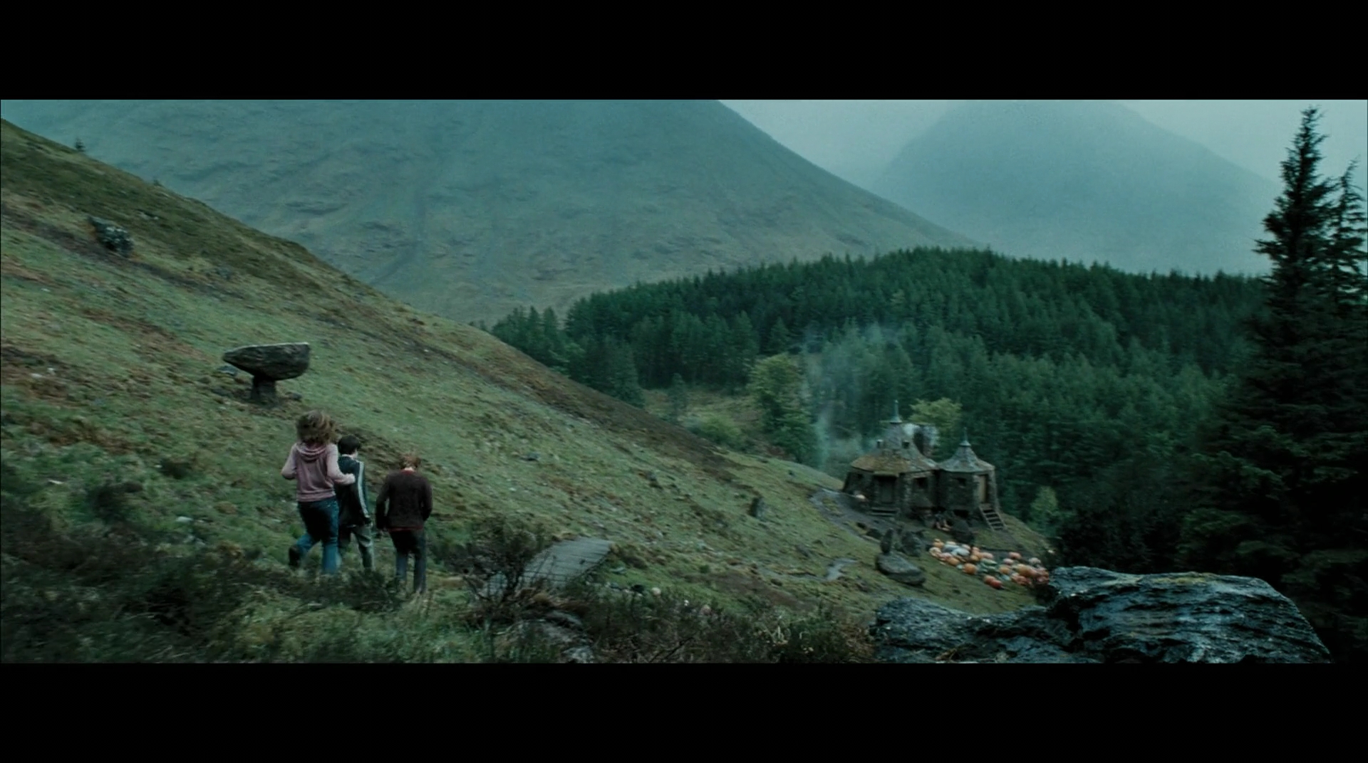 EmmaWatsonFan-dot-nl_HarryPotter-ReturnToHogwarts1910.jpg