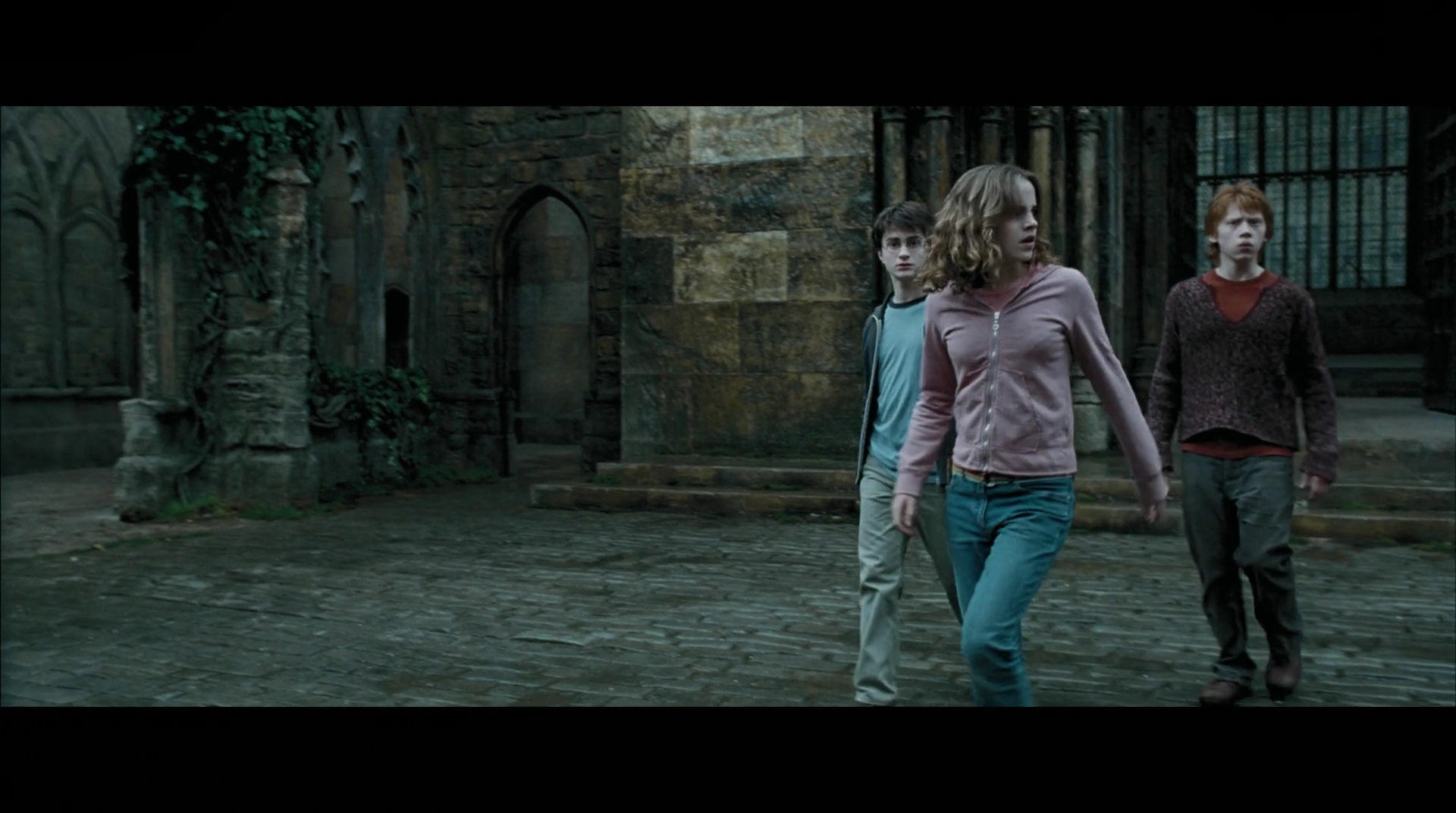 EmmaWatsonFan-dot-nl_HarryPotter-ReturnToHogwarts1912.jpg