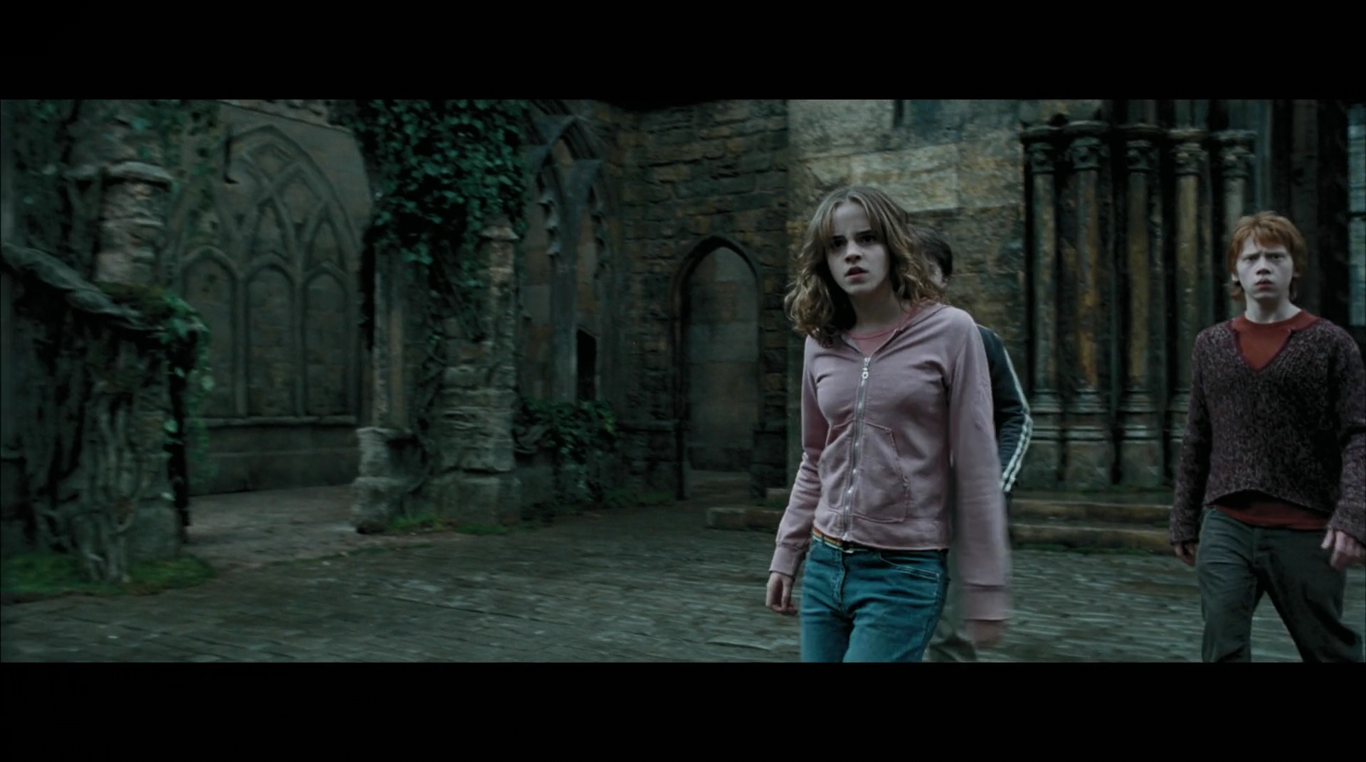 EmmaWatsonFan-dot-nl_HarryPotter-ReturnToHogwarts1913.jpg