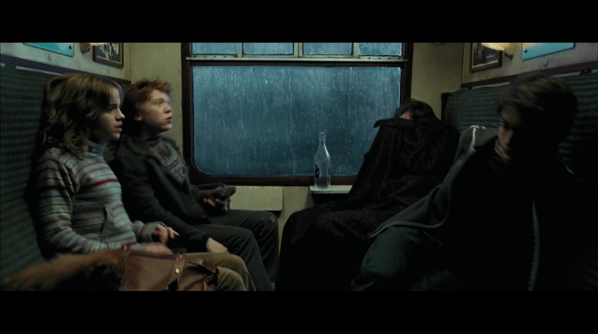 EmmaWatsonFan-dot-nl_HarryPotter-ReturnToHogwarts1929.jpg