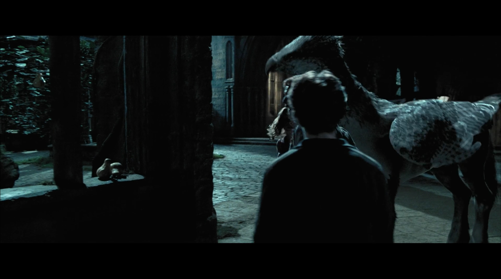 EmmaWatsonFan-dot-nl_HarryPotter-ReturnToHogwarts2314.jpg