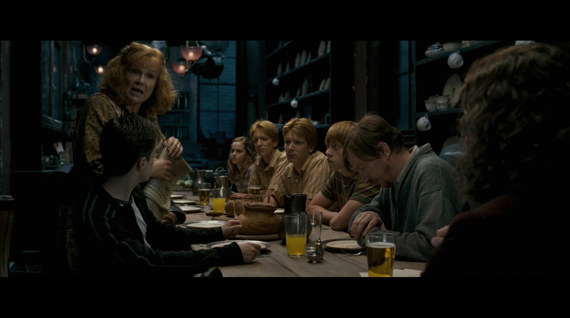 EmmaWatsonFan-dot-nl_HarryPotter-ReturnToHogwarts3681.jpg