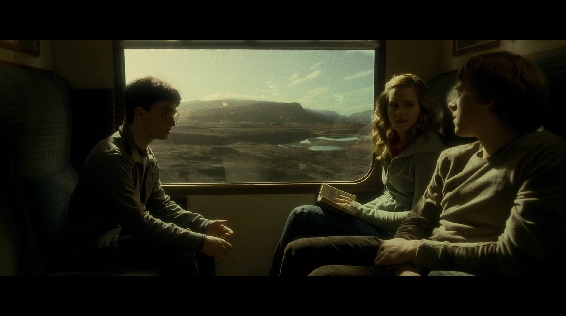 EmmaWatsonFan-dot-nl_HarryPotter-ReturnToHogwarts4192.jpg EmmaWatsonFan-dot-nl_HarryPotter-ReturnToHogwarts4192.jpg