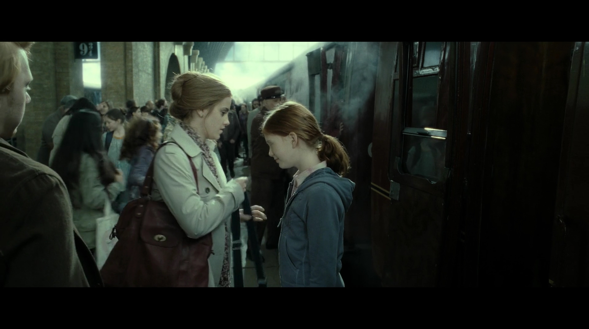 EmmaWatsonFan-dot-nl_HarryPotter-ReturnToHogwarts4793.jpg