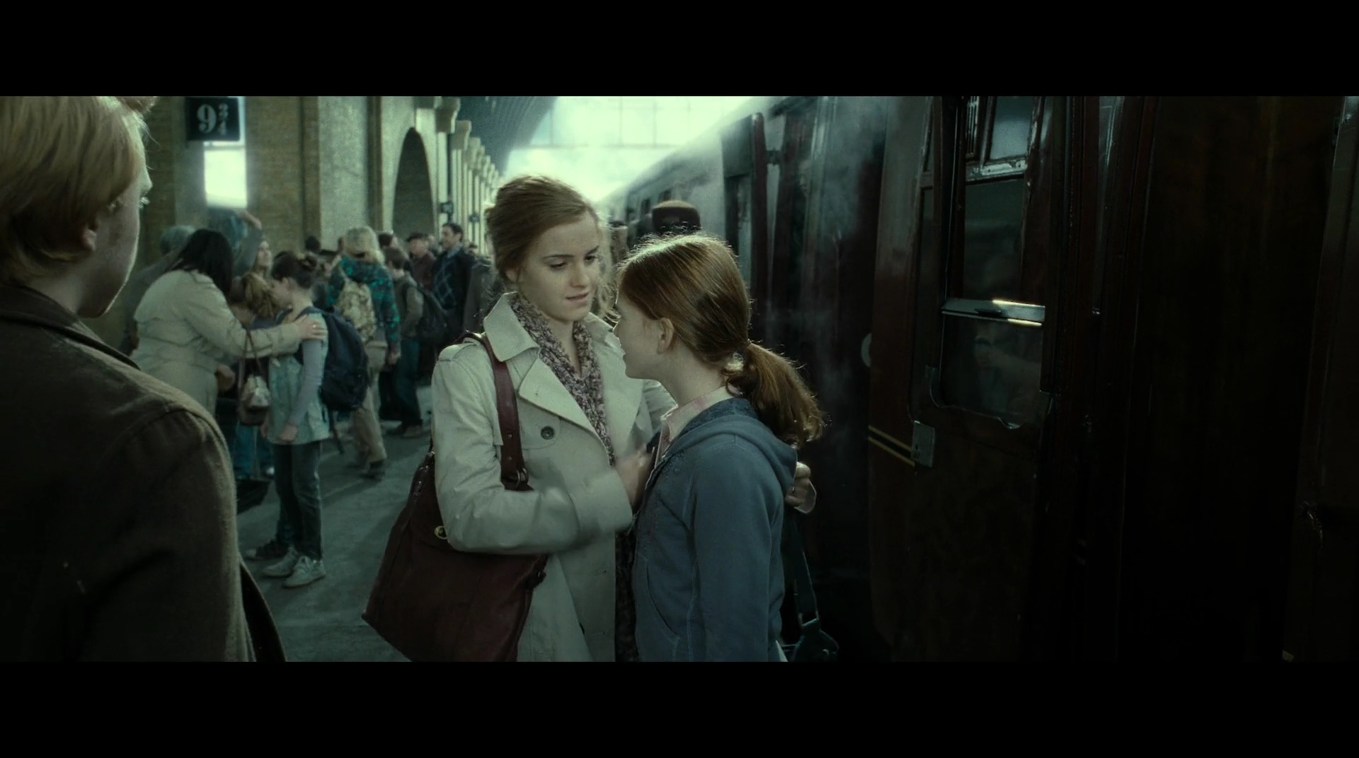 EmmaWatsonFan-dot-nl_HarryPotter-ReturnToHogwarts4794.jpg