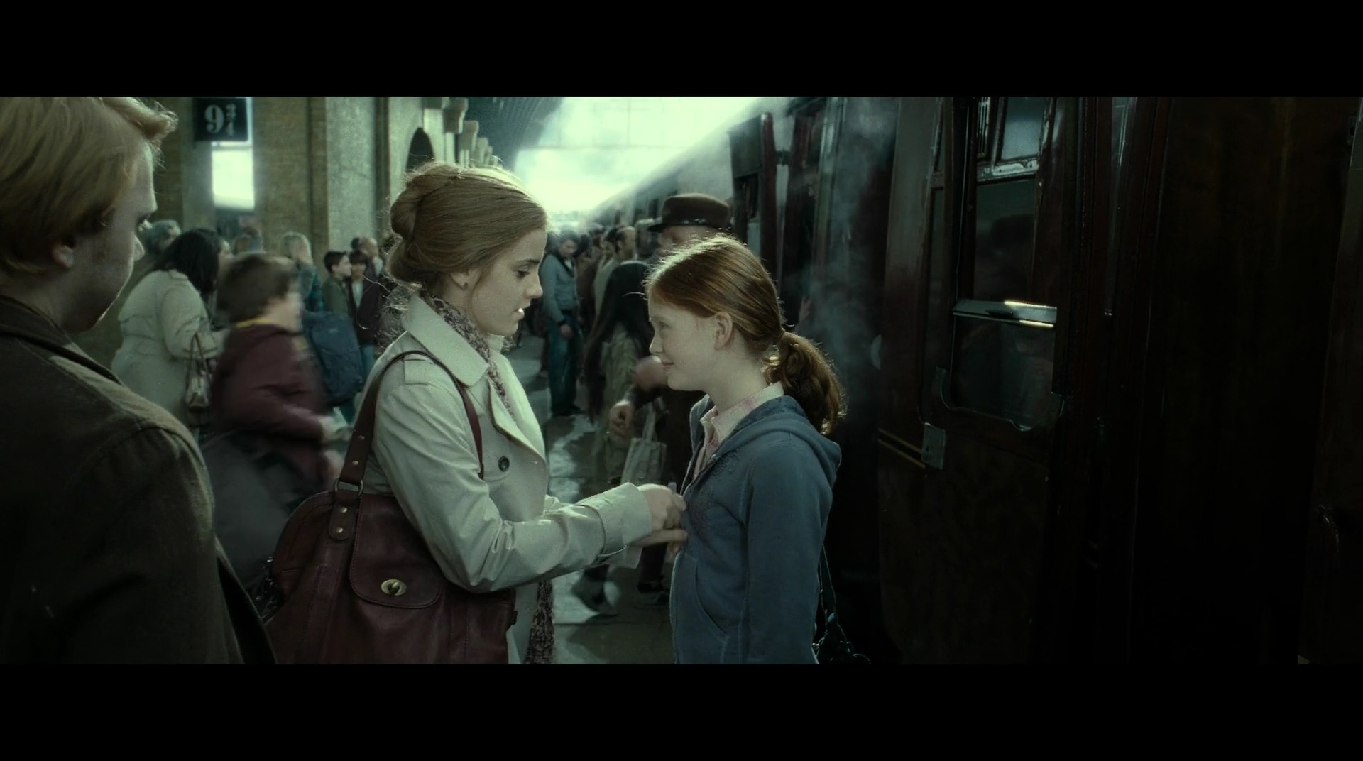 EmmaWatsonFan-dot-nl_HarryPotter-ReturnToHogwarts4795.jpg
