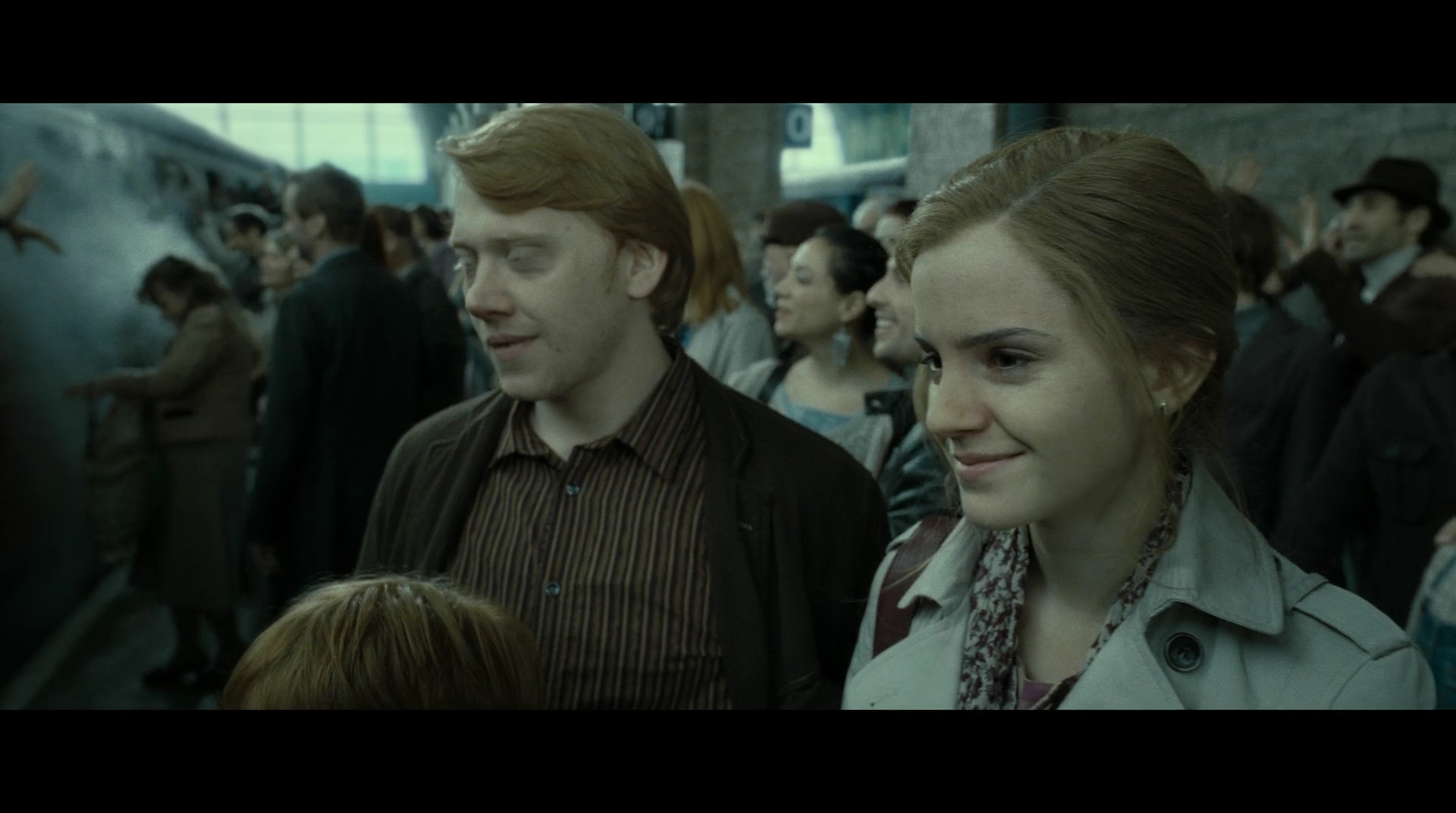 EmmaWatsonFan-dot-nl_HarryPotter-ReturnToHogwarts4810.jpg