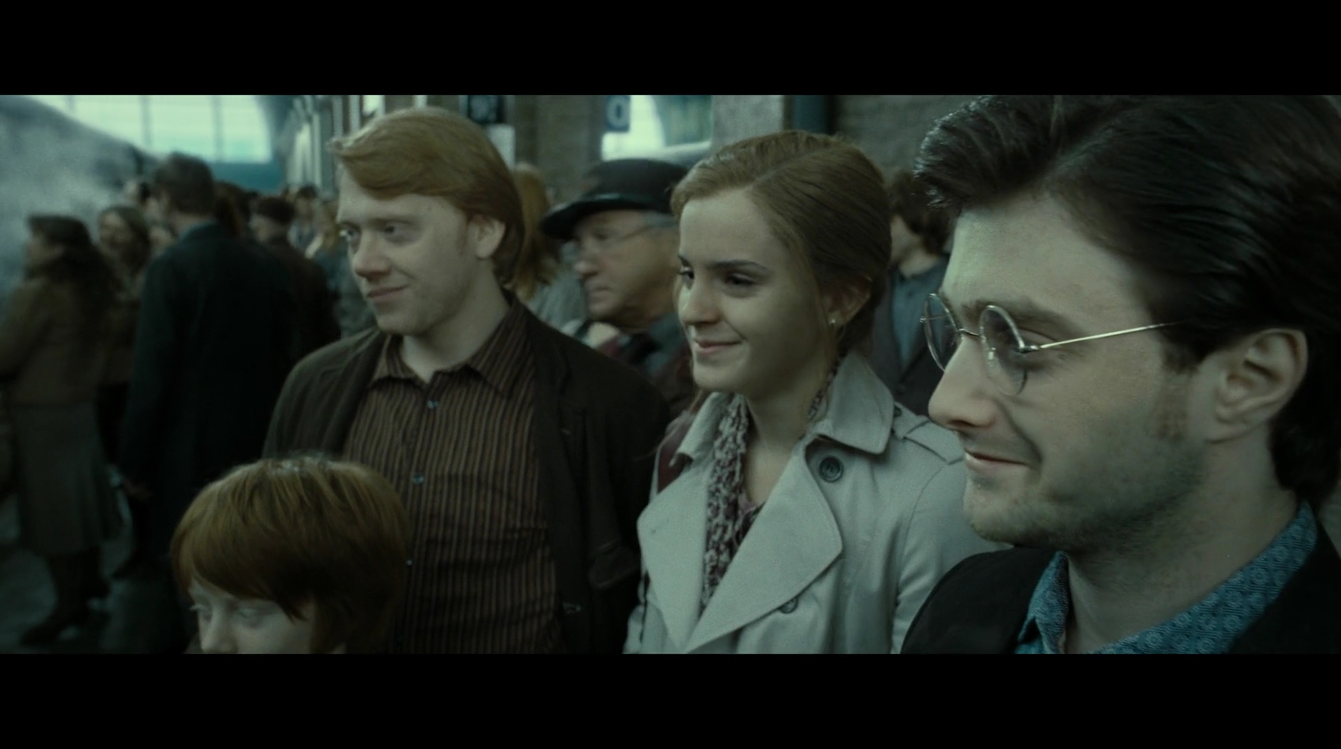 EmmaWatsonFan-dot-nl_HarryPotter-ReturnToHogwarts4813.jpg