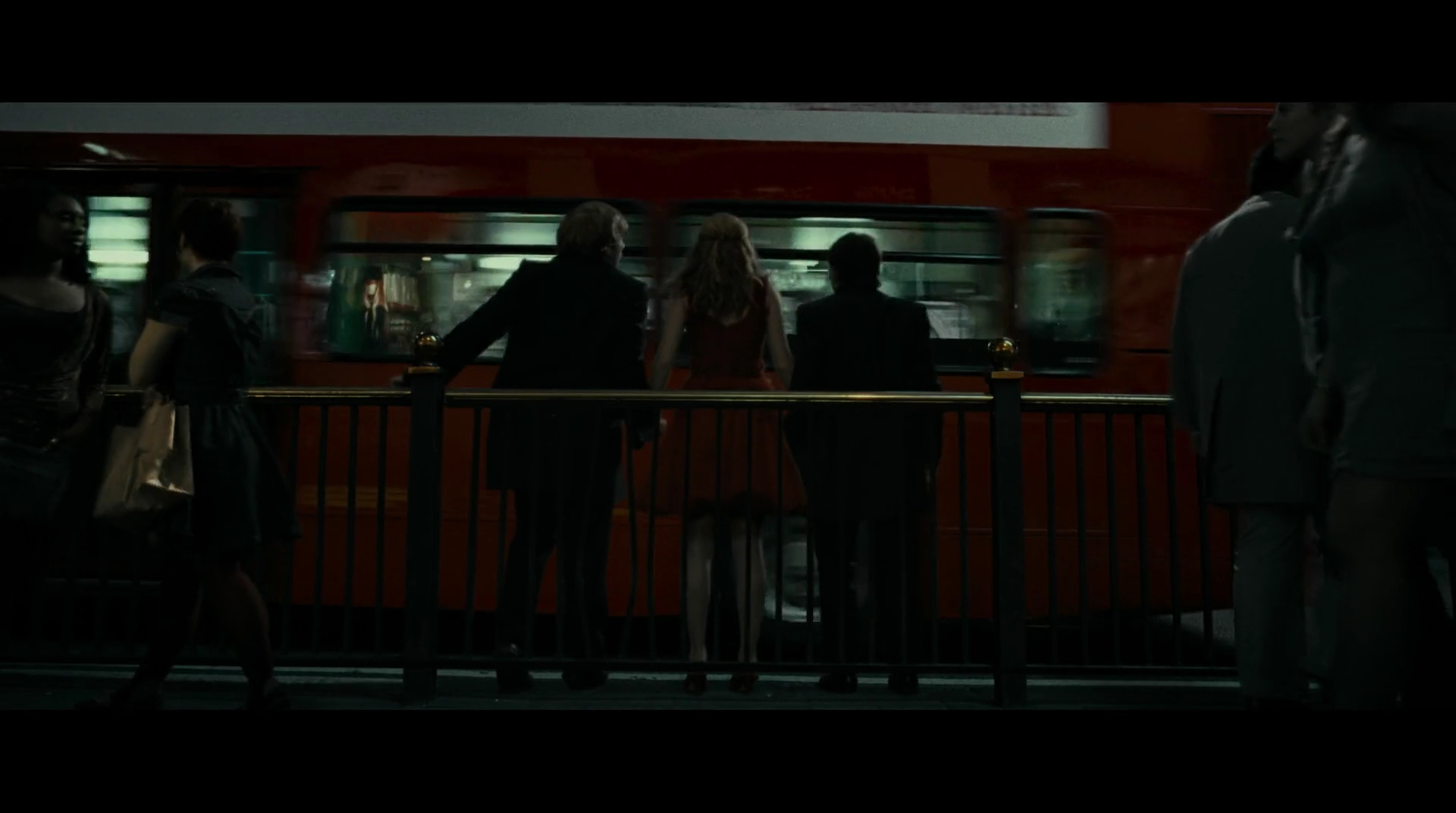 EmmaWatsonFan-dot-nl_HarryPotter-ReturnToHogwarts4830.jpg