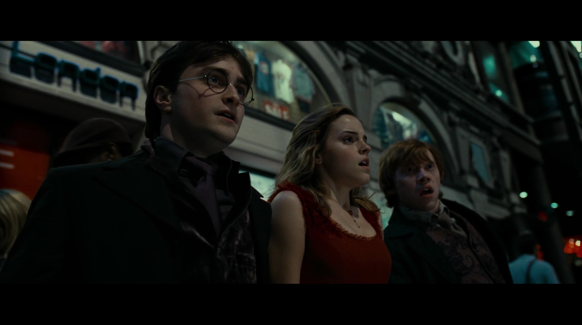EmmaWatsonFan-dot-nl_HarryPotter-ReturnToHogwarts4832.jpg