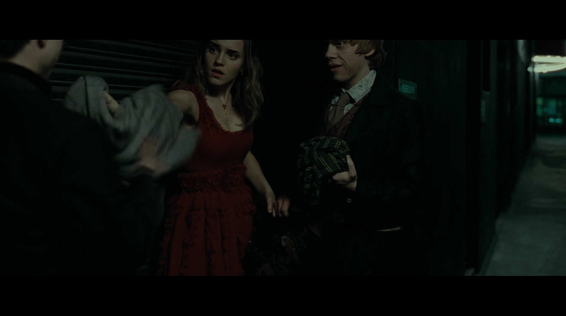 EmmaWatsonFan-dot-nl_HarryPotter-ReturnToHogwarts4901.jpg