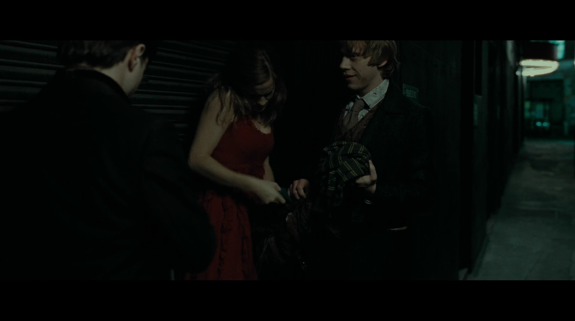 EmmaWatsonFan-dot-nl_HarryPotter-ReturnToHogwarts4903.jpg