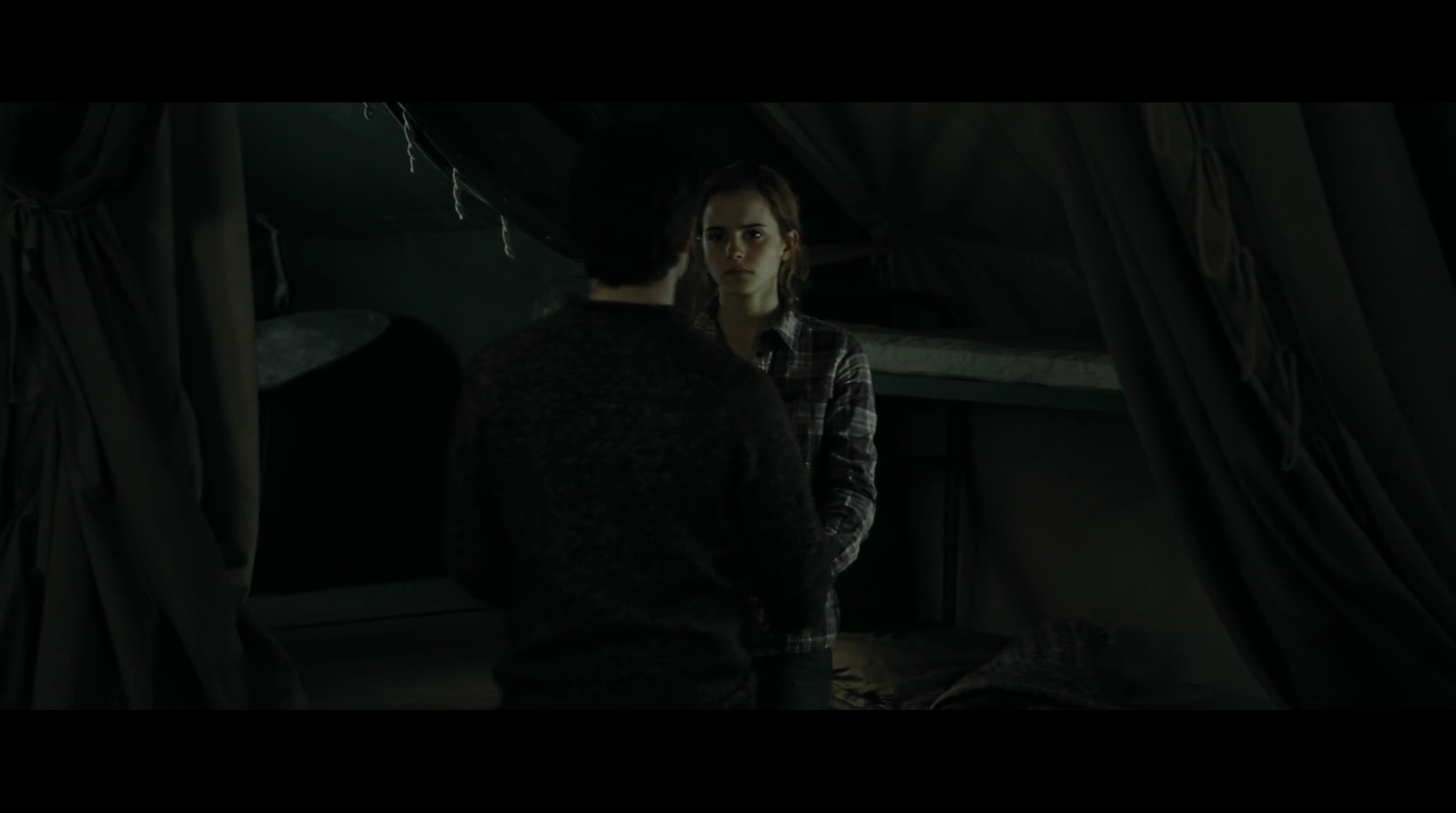 EmmaWatsonFan-dot-nl_HarryPotter-ReturnToHogwarts4959.jpg