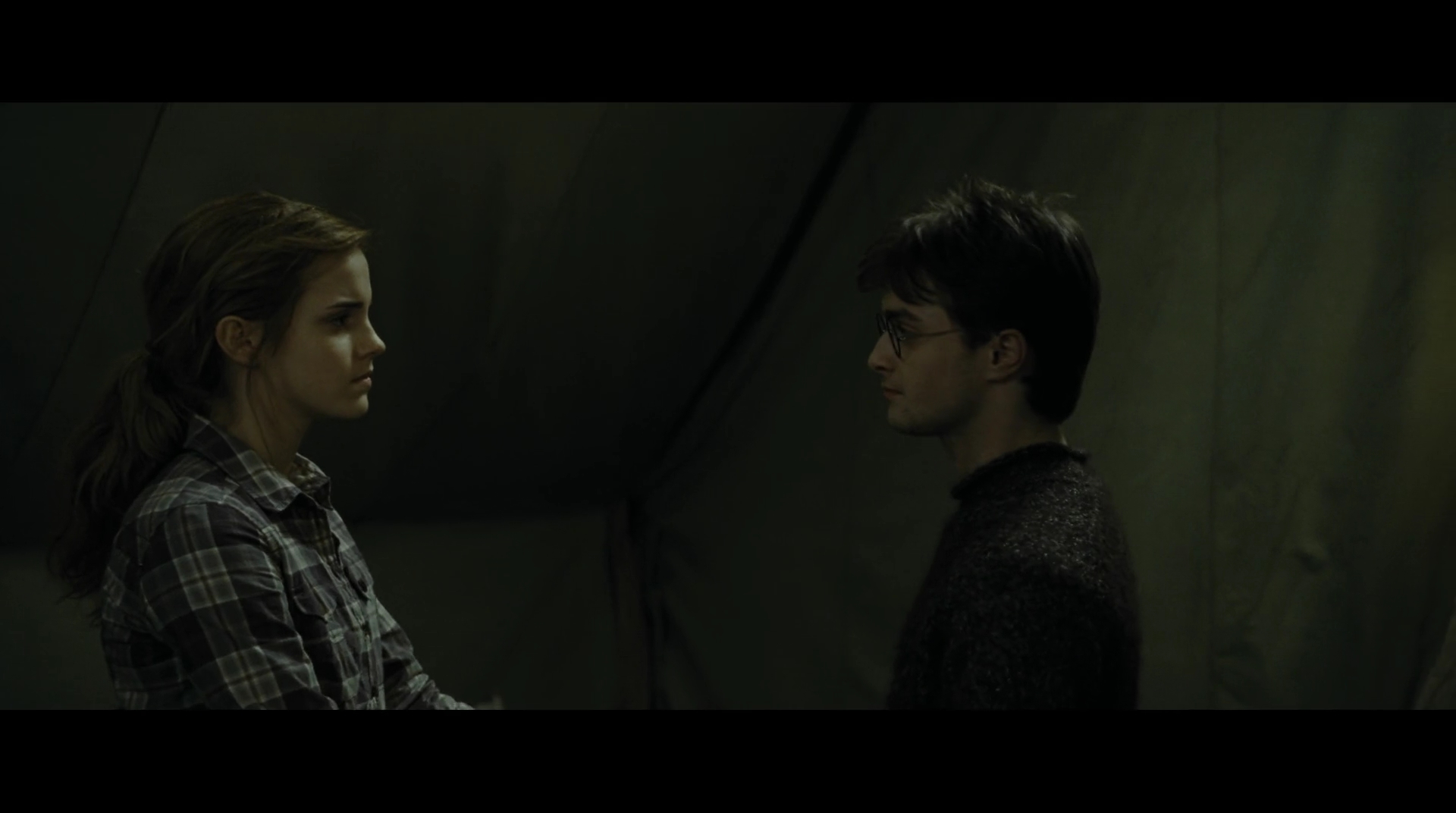 EmmaWatsonFan-dot-nl_HarryPotter-ReturnToHogwarts4975.jpg
