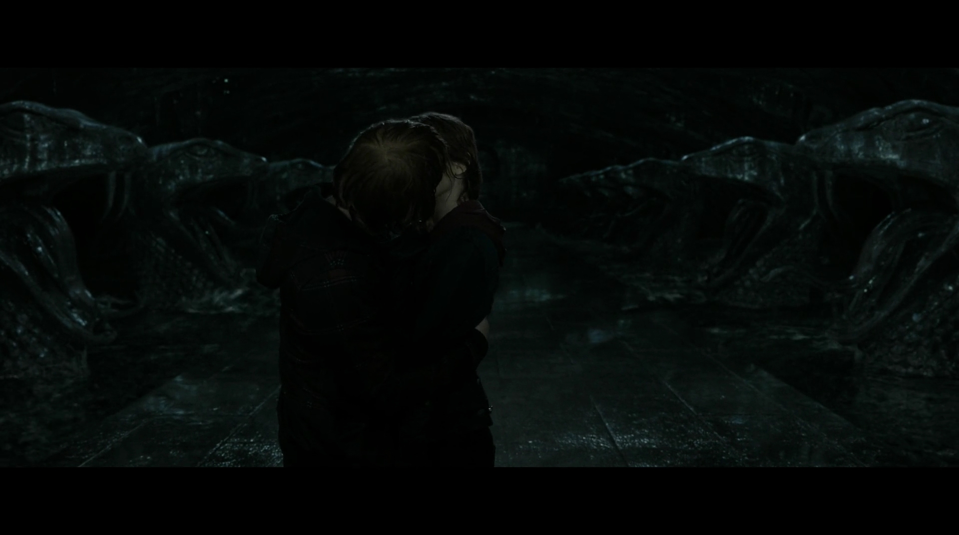 EmmaWatsonFan-dot-nl_HarryPotter-ReturnToHogwarts5252.jpg