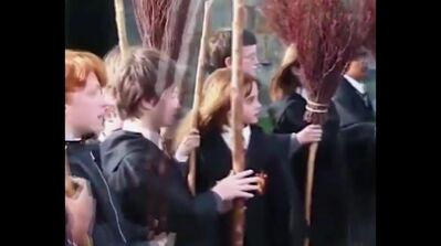 EmmaWatsonFan-dot-nl_HarryPotter-ReturnToHogwarts0812.jpg