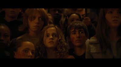 EmmaWatsonFan-dot-nl_HarryPotter-ReturnToHogwarts3225.jpg