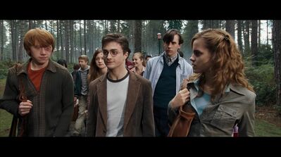 EmmaWatsonFan-dot-nl_HarryPotter-ReturnToHogwarts3853.jpg