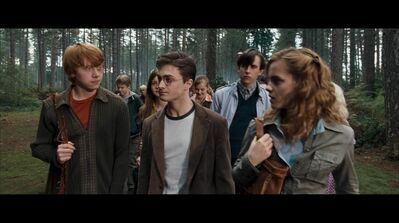 EmmaWatsonFan-dot-nl_HarryPotter-ReturnToHogwarts3854.jpg