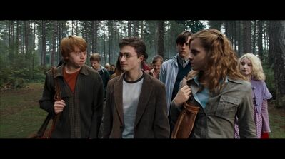 EmmaWatsonFan-dot-nl_HarryPotter-ReturnToHogwarts3855.jpg