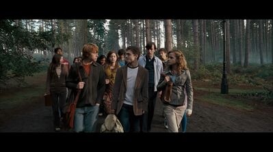 EmmaWatsonFan-dot-nl_HarryPotter-ReturnToHogwarts3858.jpg