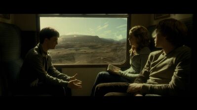 EmmaWatsonFan-dot-nl_HarryPotter-ReturnToHogwarts4188.jpg