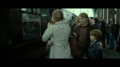 EmmaWatsonFan-dot-nl_HarryPotter-ReturnToHogwarts4798.jpg