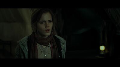 EmmaWatsonFan-dot-nl_HarryPotter-ReturnToHogwarts4938.jpg