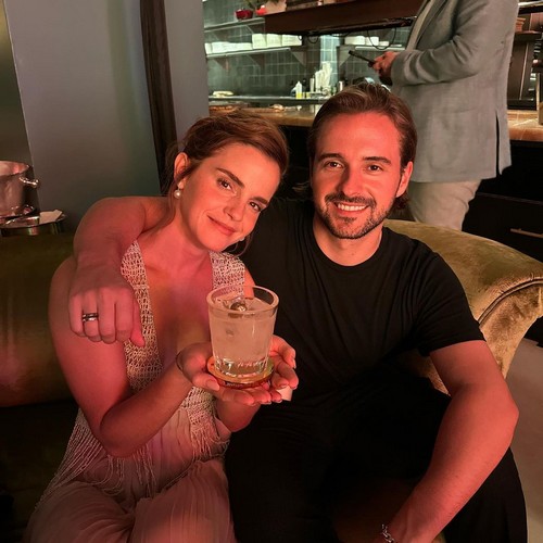 backstage001.jpg backstage001.jpg