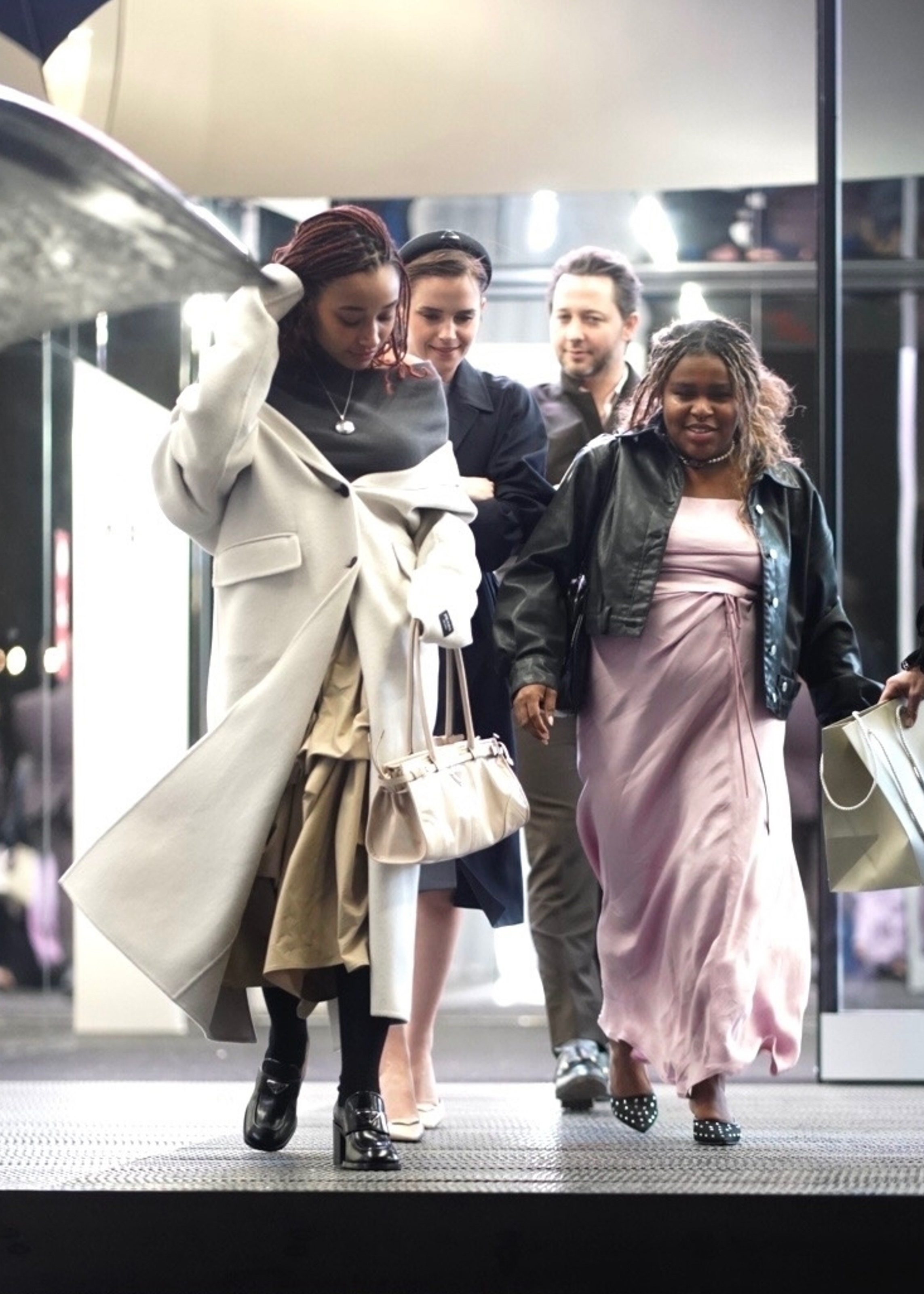 leaving007.jpg leaving007.jpg