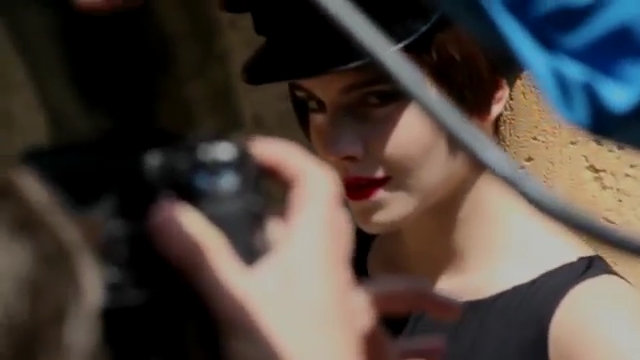 EmmaWatsonFan-nl_2011HarpersBazaar0051.jpg